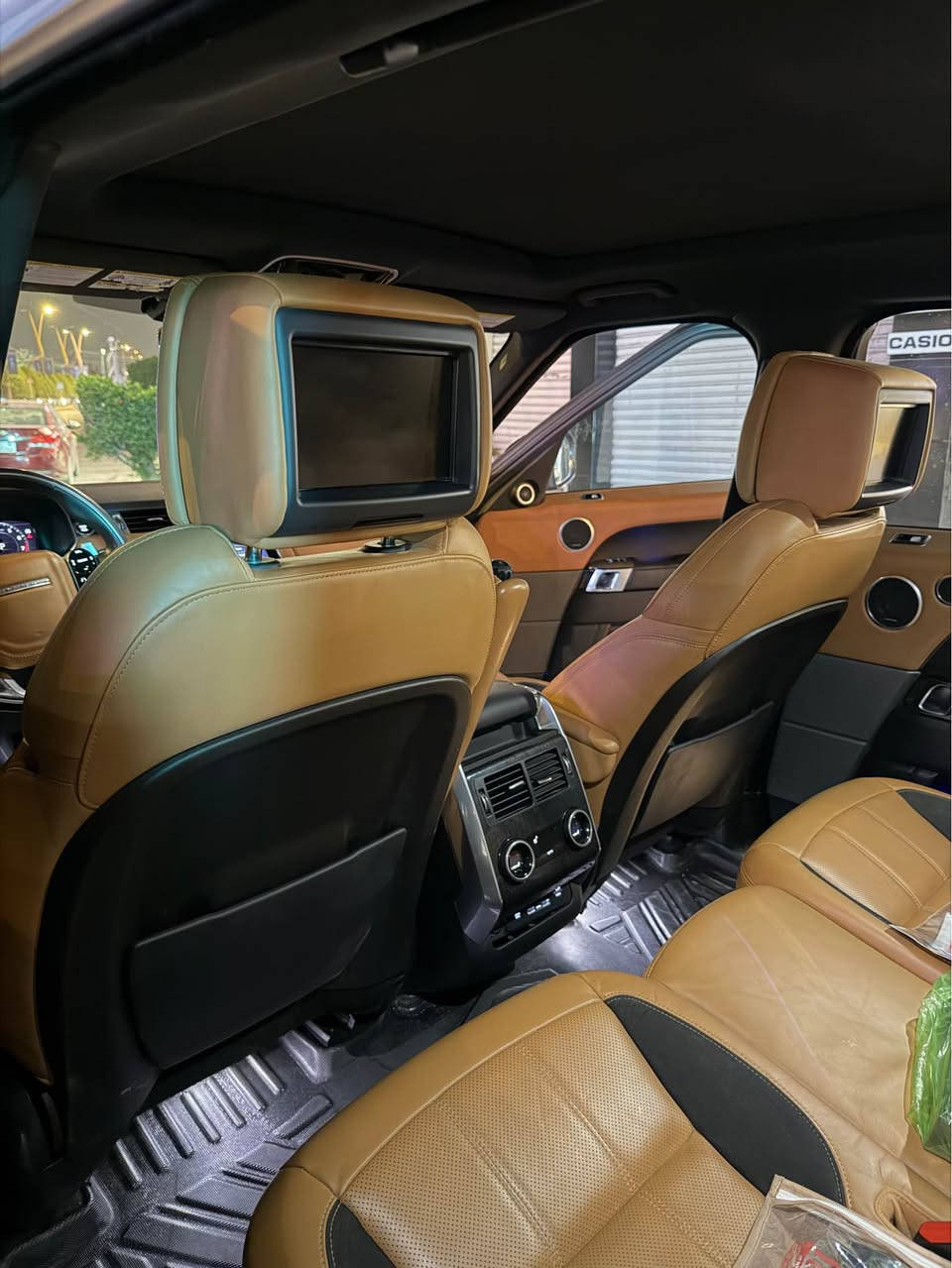 بلعراق كله ماكو بنضافتها 
V8 سوبر
كزوز SVR بلادي
السياره مكفوله من كير ومحرك 
ماشيه 48 الف ميل 
السياره نضيفه كلش بانوراما داخل مشمشي
***********
 مع الرقم مالتها 48.000$ بغداد, العراق
