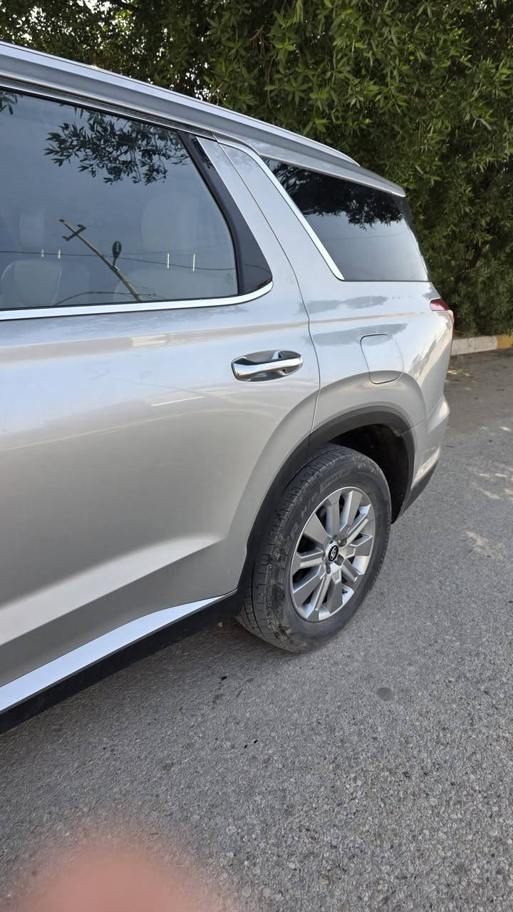 هونداي بالسايد موديل 2024
 اللون سلفر فاتح داخل جلد ابيض
 والارضية جلد  فئه SEL وارد أمريكي
 حادثها فقط البنيد مبدل والباقي كلين وبدون ارباك 
يعني الارباكات كلها سليمة 
والجاملغ مال السايق فقط مفتوح
 وراجع نفسه بدون لاصبغ ولا تعديل 
لان اني كاصها من الامارات وعندي الفيديو قبل التصليح 
صور الحادث موجوده 
وحتى بيها غراض اجت وياها 
حجم المكينة 6 سلندر 3800 
‏‎. رادارت خلفية وجانبية
‏‎. كشنات كهرباء مع تدفئة وتبريد المقاعد الامامية 
‏‎. ٤ وضعيات قيادة 
‏‎. قراءة خطوط السير 
شاشه لمس 15 انج 
‏‎صندوق كهرباء 
‏‎٣ قطع تبريد
‏‎حساسات أمامية وخلفية
‏‎دشبول شاشة ديجتل
‏‎دخول بصمة ذكي
‏‎سايد بريك كهربائي 
‏‎أوتو هولد + نقطة عمياء
‏‎. شاحن لاسلكي
‏‎. مثبت سرعة
‏‎. مرايا جانبية هيتر + تعتيم
‏‎. الأيرباكات جميعها سليمة أصل شركة
‏‎. عداد المسافة 35 الف كيلو مو ميل  
‏‎. بدلات التغير السرع شفتات على المقود
‏‎. حساسات نقطة عمياء + مساعدة تغيير المسار
‏‎. نظام الثبات الالكتروني
‏‎نظام التحكم بالفرامل
‏‎نظام التحكم بالسحب
‏‎نظام التحكم بالفرامل على المنعطفات
‏‎نظام التحكم بالسرعة التكييفي
‏‎نظام ابطال الفرامل
‏‎نظام مساعدة الفرامل الهيدروليكي
‏‎نظام مساعدة النزول من المنحدرات 
‏‎نظام مساعدة الصعود في المرتفعات
‏‎نظام حساس ضغط الاطارات وحرارة الاطارات
‏‎نظام تحذير من الاصدام ‏‎نظام مكابح طوارئ
‏‎. وسائد هوائية عدد 8 
. اربع وضعيات تحكم سبورت وايكو والخ..والعديد من المواصفات مرقمه اربيل تريد  تحويل او وكاله كلها مظمونه وباسم شركه 
وحادثها حُـلۉ ماكو هيج فقط البنيد بدون ارباك 
السعر 305 ورقه وبيه مجال وتدلل 
المكان بغداد وكربلاء 
وهذا رقمي بيه وات ساب مع تلكرام 
***********
