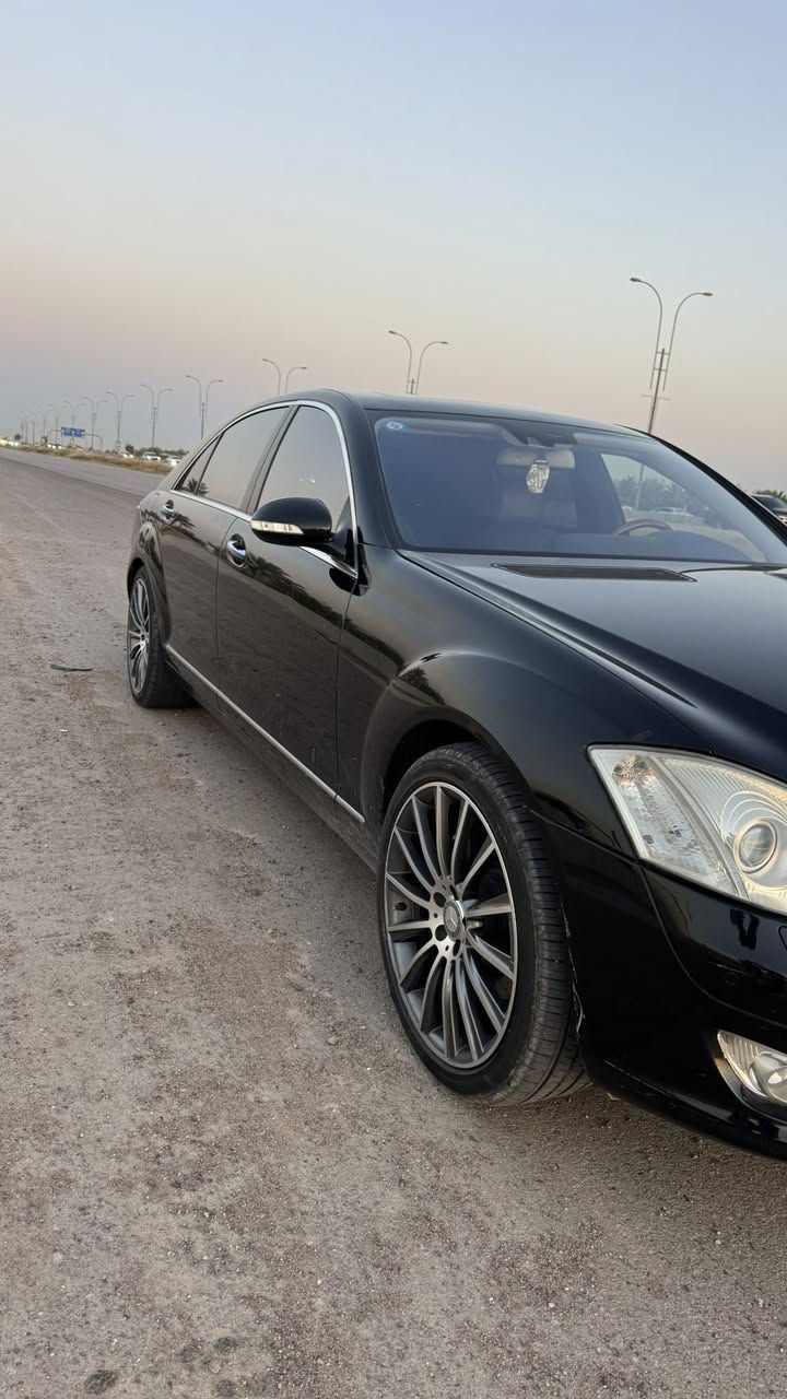 سلام عليكم للبيع فقط بدون مراوس
مرسيدس اس 550 
موديل  2008
محركها 8سلندر تنفس طبيعي 
رقم بغداد (مميز)
فول مواصفات 
جگات ترفع السيارة
حساسات امامي خلفي
بردات امامي خلفي كهرباء
كراسي امامي خلفي كهرباء  
خزن ثلاث وضعيات
تدفئة وتبريد ومساج
حدادية 100‎%‎
تبريد جديد 
فتحه
تخم تاير 
وجميع مواصفات الاس المعروفة التي يطول ذكرها
كير ومكينة وتبريد كله كفالة عام
السيارة مكفولة من اي ضربة السياره جديده واحلى من الصور
مكان السيارة بغداد

للاستفسار ***********

