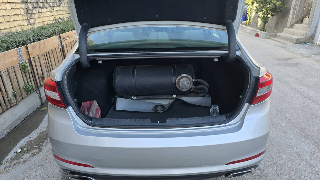 السلام عليكم للبيع سوناتا 2015 سبورت مواصفات تدفئة بل كشنات كشن السايق كهرباء فول تحكم ستيرن دبل كزوز اشاير بل مري  وارد امريكي السيارة من امريكا مابيها حادث فقط كم رصعة بل قمارة ما امأثرة هنا بل عراق صار بيها صبغ بنيد وباب السايق موضح بل سونار بدون حادث بدون معجون مكفوله شواصي ودواخل كير مكينة خير من الله لا تنقيص ولا تبخير بيها منضومة مال غاز تخم تاير نظيف السيارة ماشية 193 الف العنوان بغداد  الغزاليةة
السعر 98 وبيها مجال بسيط 
الاستفسار ***********
