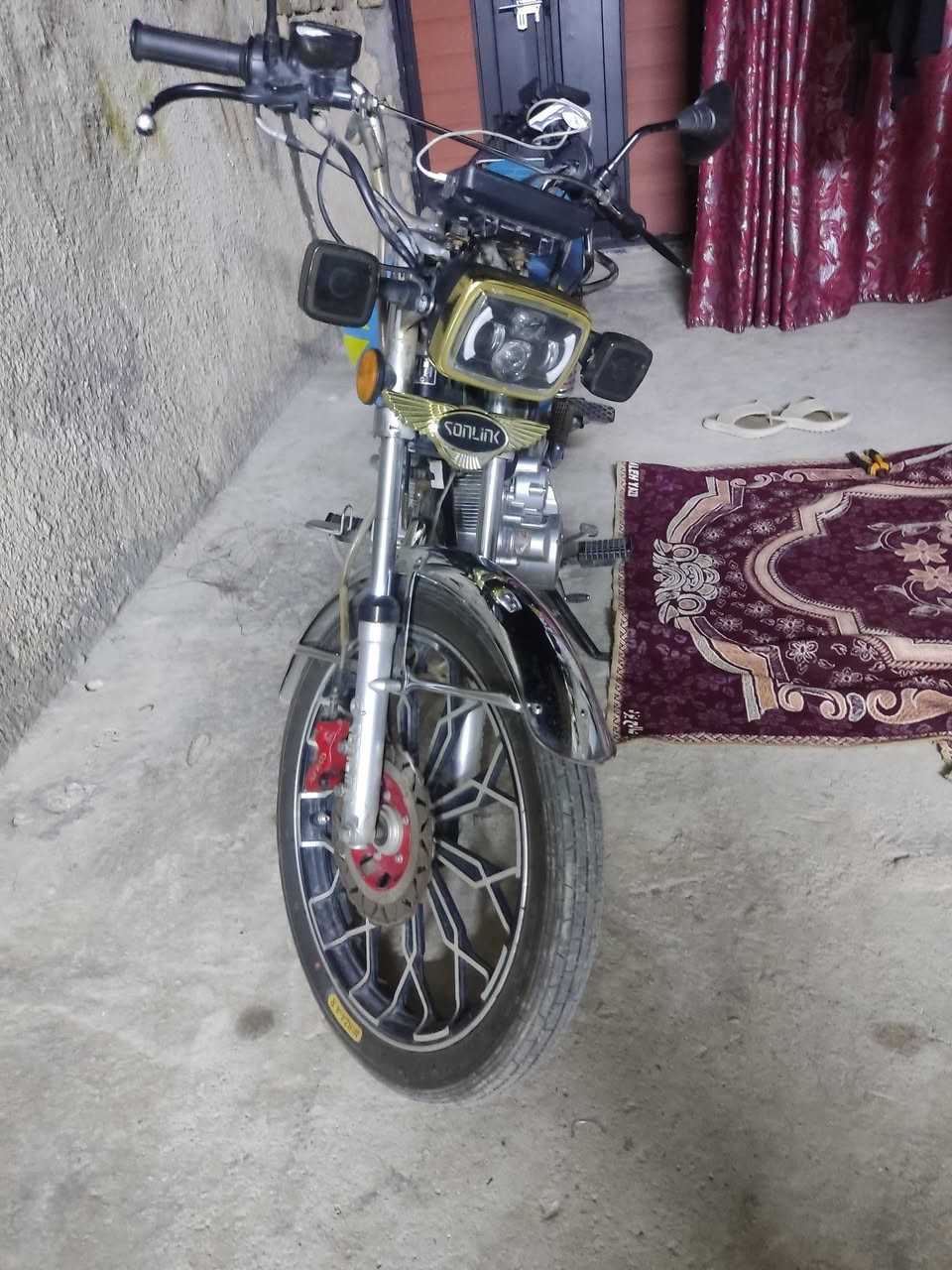 لسلام عليكم سونك مديل خمسه وعشرين مابيها اي نقص اوراقها ضايعه اكفلك حلال وحرام وعشاير اسعر 650 وبيها مجال بصيط مدينه الصدر خضراء الدسيم ***********
