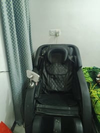 للبيع كرسي تدليك كهربائي ماركه اوميجا شاشه لمس ولجميع اعضاء الجسم  +سم...