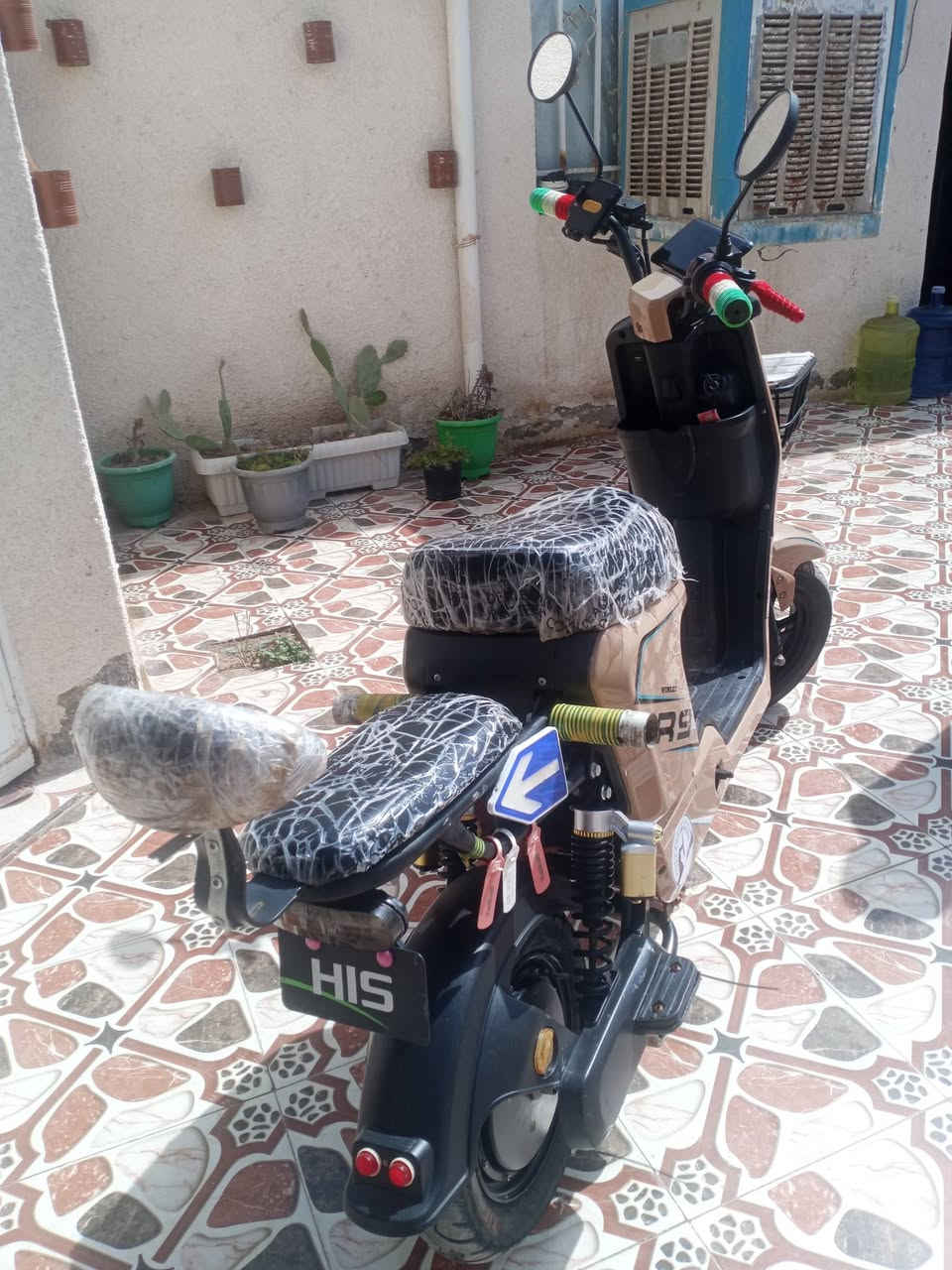 السلام عليكم دراجه شحن لبيع R9 دراجه نضيفه السعر 425وبيها مجال تواصل على الرقم ***********
