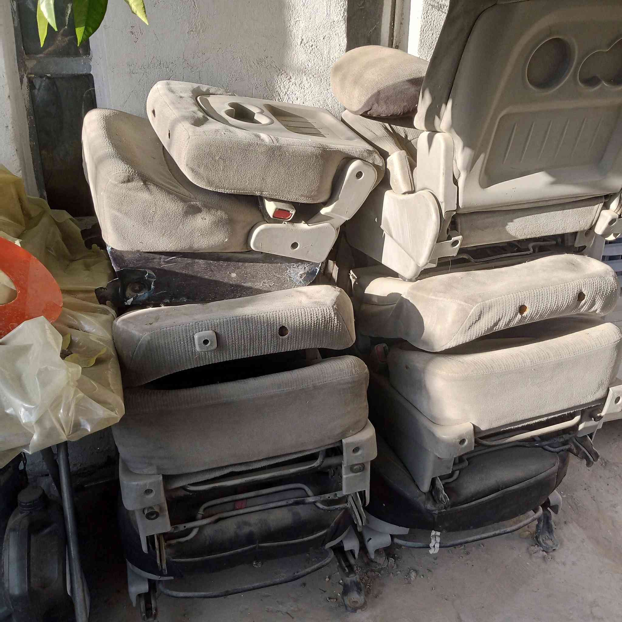 كراسي تراجيت سياره ٧راكب كامله مع التجوه بدلت سياحي وهاي مال سيارتي نضيفات نهايتهم ١٠٠الف الاتصال ***********
