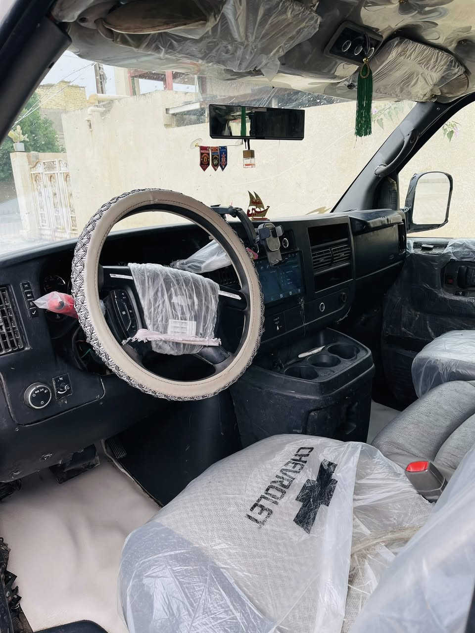 السلام عليكم سفانه موديل 2008بتره 11راكب اني احط بيه خط 13راكب السياره كايمه عوزه مكينه كير حداديه جاهزه تخم تاير برجستون غرفه جديده كهربايات كله شغاله تبريد عوزه بس غاز الجامه الوره مكسوره وحده مال صندوق رقم مثنى مشروع وطني الستفسار *********** بس بليل متواجد من 7وفوك
