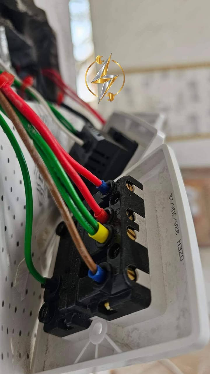⚡ كهربائي منازل بأسعار مناسبة ⚡
🔧 تأسيس وتنفيذ جميع الأعمال الكهربائية
🏠 تأسيس كهرباء المنازل – الشقق – المحلات
نقدّم خدماتنا في:
1️⃣ توزيع نقاط الإنارة 💡
2️⃣ توزيع إنارة الواجهة 🔌
3️⃣ توزيع المكيفات ❄️
4️⃣ توزيع نقاط الستلايت 📡
5️⃣ توزيع نقاط السخانات 🚿
6️⃣ عمل السراكت ⚙️
📞 للاستفسار:
***********
