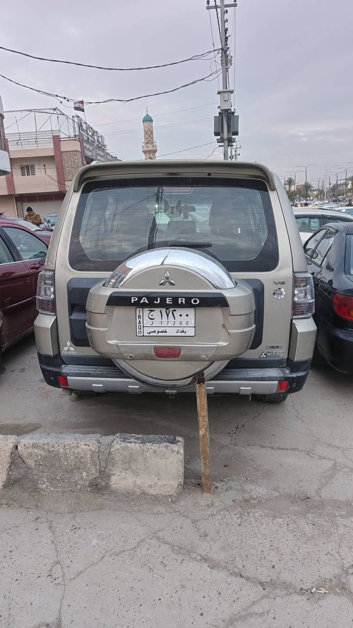 السلام عليكم باجيرو 2009محدث 23 فول موصفات عدا الفتحة ضرر متجيه على صفحه السايق تجيه بسيطة بدون دواخل العنوان الفلوجة السعر 100بيهه مجال حك الجيه 
***********غير متواجد على الفيس
