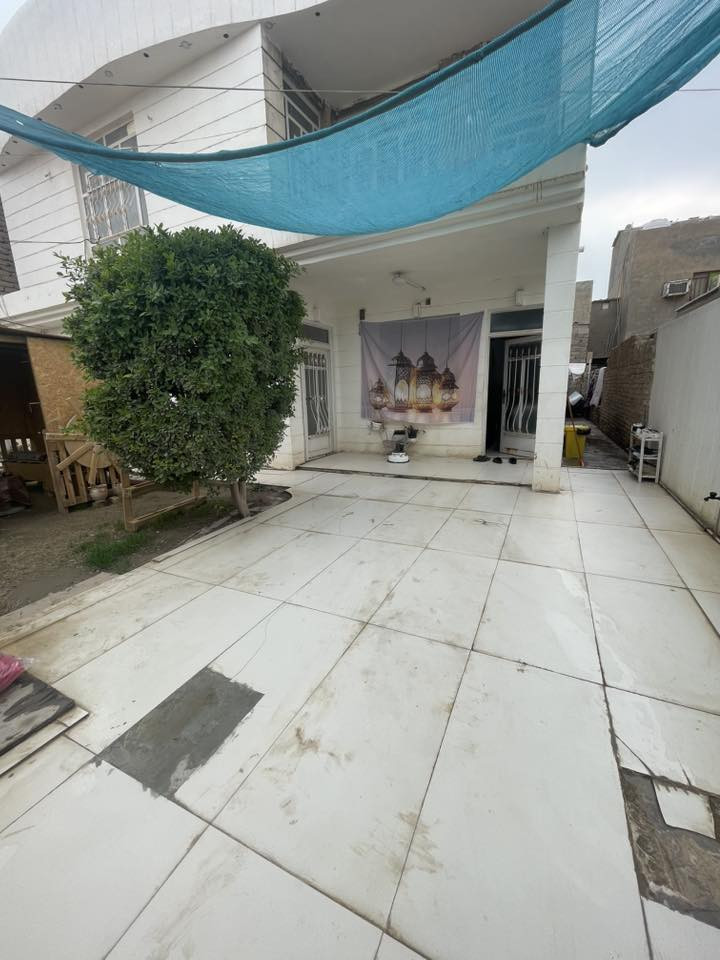 السلام عليكم ورحمة الله وبركاته 🏡 بيت للبيع 
الموقع جبيرية الثالثة قرب شارع المدرسة 
قرب جامع انوار الكعبة قرب جامع الأبرار 
مساحة البيت 250متر 
4غرف نوم
2صحيات خارجيه داخليه
حديقه
منور داير البيت 
سعر البيت110قابل للتفاوض
الاتصال للاستفسار رقم***********
⭐️⭐️⭐️
