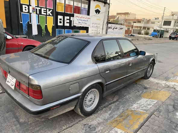 بیئێم مودیل1991
کراوە بە 1995
 525iبیلاد گێر ئۆتۆماتیک مەکینە کەپس
 گێرو مەکینەو ئەکسل بەشەرت
بۆیاخ عامە بەس چەمپێکی پێشی هەیە لای سەکن 
موسو بڕاوە بەشەرت 
سڵایت چوار جام کارەبا
 دەبڵ ئێرباک پێش پان
 کوشن جلدی سپی
 چوار تایەو ویلی موشەبەکی بیلادی لەژێرە
ڕەقەم هەولێر سەنەوی بەسەرجوە بەشەرتی تحویل  6ورەقە غرامەی لەسەرە دوای معامەلە ئەیگێرمەوە                سعر
51مجال
شوێن چەمچەماڵ 
ژ.م ***********
***********
ئەدمین ❤🌹
