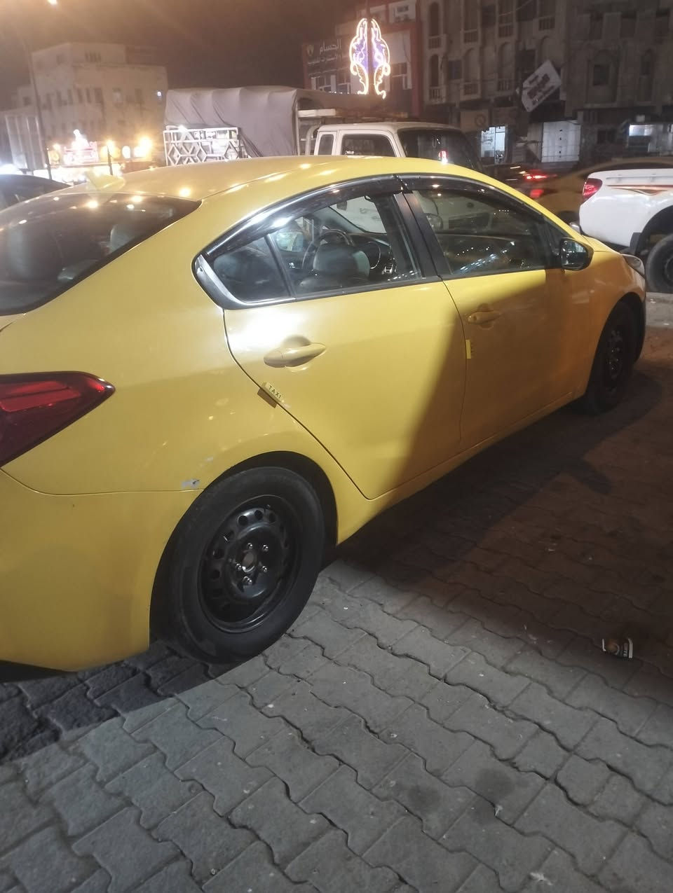 السلام عليكم كيا فورتي موديل ٢٠١٥ للبيع السيارة جاهزه ضربته جاملغ امامي بمريكه ايسر لا شواصي ولا لغد وبيه طخه صغير يم قفل الصنوك بالعراق رقمه بغداد بسمي السياره كبل تحويل مكاني التاجيات يم جسر الدوار السره 105 *********** بي واتساب للبيع فقط
