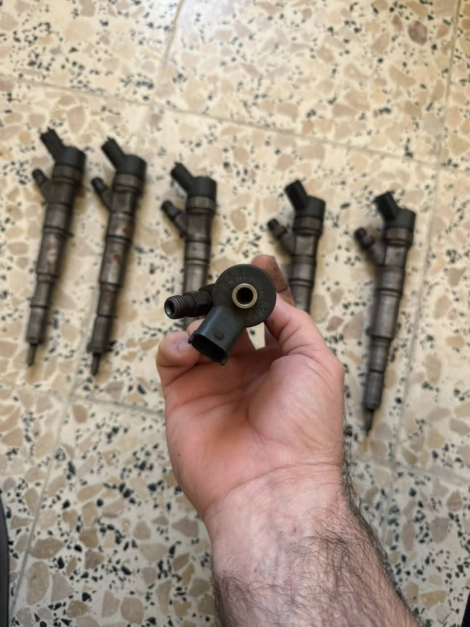 السلام عليكم شباب عندي غراض للبيع انجكترات كاز والمسطره والبوراي و صونداتها  مال E60 وترهم على E70  القديم يعني جوه2007 وطرمبه شغالة هيه وجوزتها و لبة تربو نضيفة صوندة انجكترات مال X5 او X6 2007  و فوك و عمبار بريك X5 كلهن ذني مال تفصيخ حاوية وعندي الفرس مال X5و شاشة الاصلية مالتها و درع X5 و عندي بانوراما بيها الجاماتدرايم شفتات وصدر خلفي  و بعد غراض قيم و اخذ  رقمي ***********
