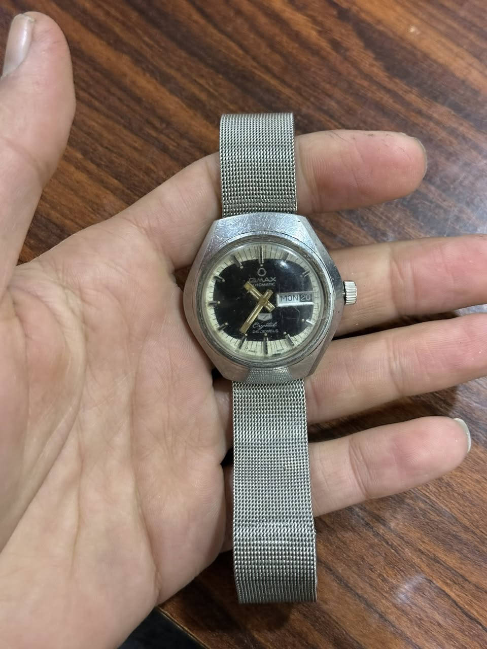 مجموعة ساعات للبيع
عدد 15  قطعة سويسري
7 /اتوماتيك
7/تكويك
1/ساعة جيب
سعر القطعة ٣٧ الف شلع
مفرد كل قطعة سعر شكل
كلهم شغالين
يوجد توصيل جميع المحافظات 
***********
