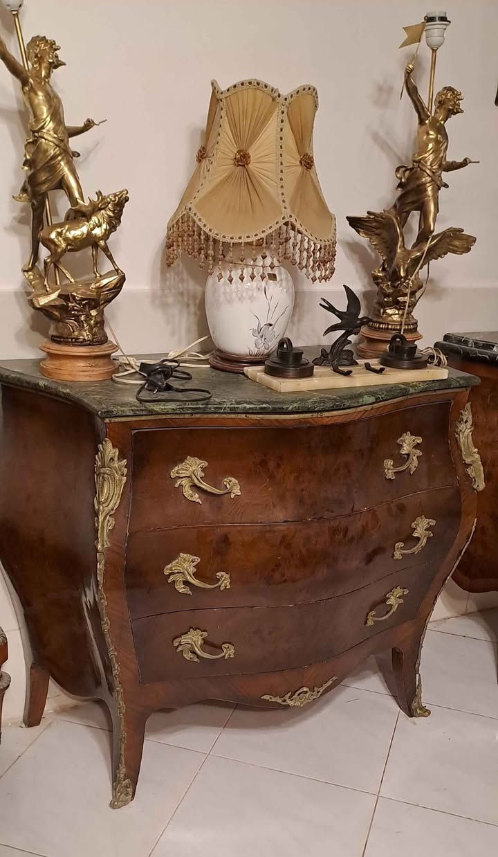 بايوه بالادراج محلى بالنحاس كبير عرض ١٠٥ سم ارتفاع ٩٠ سم تفاصيل رائعه للتواصل موبيل وواتساب ٠١٠٢٣٣٤٢٢٣٣ القاهرة, مصر


**إذا كنت صاحب هذا الإعلان وتريد حذفه لأي سبب، رجاءا أرسل رسالة إلى الدعم الفني**