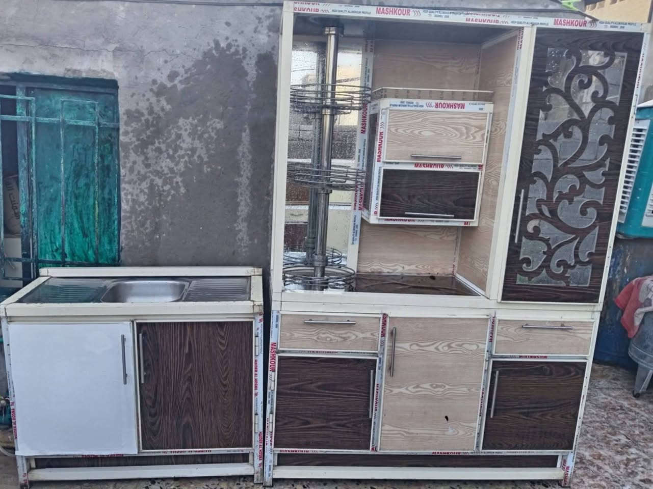 غراض للبيع
بغداد المحمودية 
المكان قرب مستوصف المحمودية مَقابل مستشفى الأسنان الصحي
ثاني محل 
***********
***********
