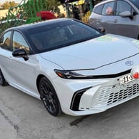 للبيع كامري 🇯🇵2025 xse 🇯🇵هايبرد اعله مواصفات  تو كلر🔳 داخل احمر 🔴رادار...