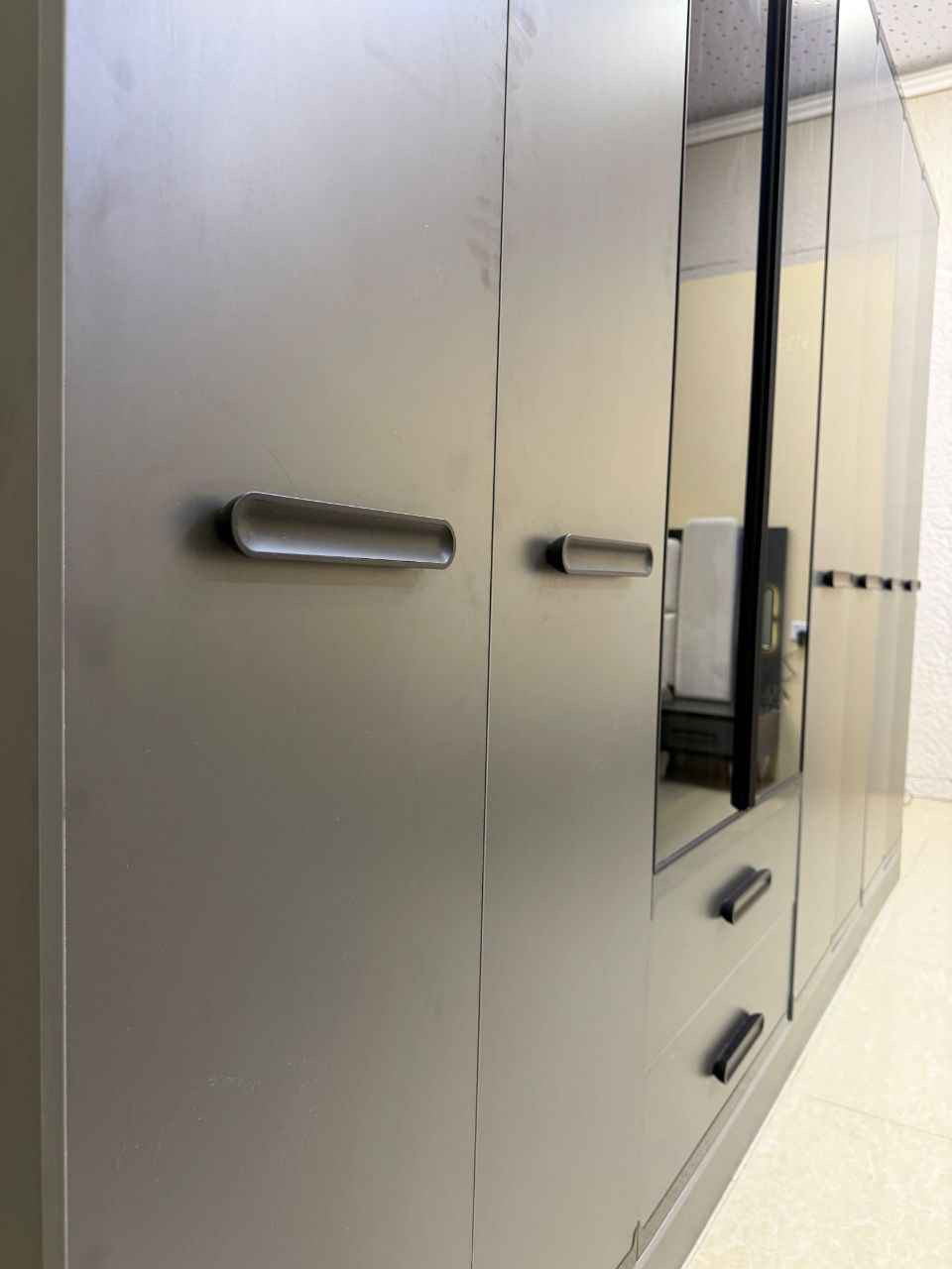 غرفة نوم نورين ابواب 7 قطع معمل اصلي درجة اولى📢

نفس الصورة بالضبط💯
ابواب الوسط المنيوم 
انارة لد بالكنتور 
برغي وجوي حديد
سرير جك خزان 
نرمايد هيدروليك 
سكك ثلاث مراحل  
متوفرة بلون رصاصي
كنتور 6 باب قياس 225سم✅
ملحق كنتور 2 باب 75سم✅
سرير 180*200✅
كومديات عدد 2✅
ميز تواليت✅
مراة قيافه✅

السعر  930 الف عراقي💰 Colombo, Sri Lanka


**إذا كنت صاحب هذا الإعلان وتريد حذفه لأي سبب، رجاءا أرسل رسالة إلى الدعم الفني**