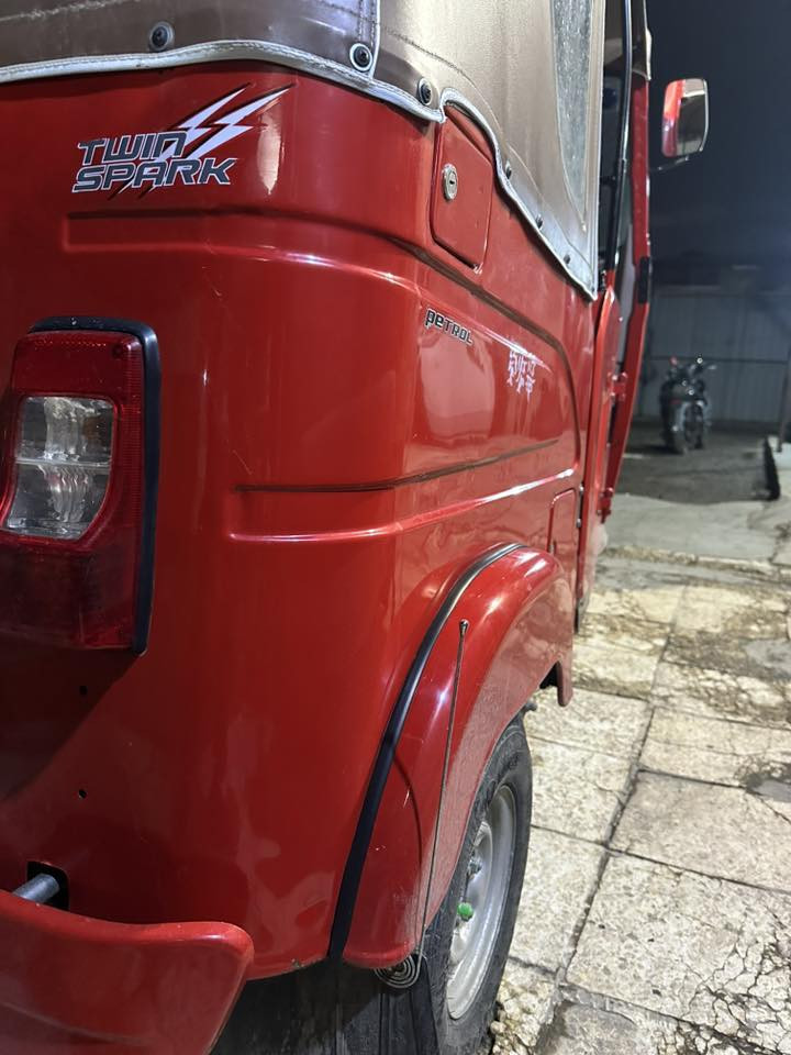 سلام عليكم تكتك 22 شهر 10 تكتك زيرو كفاله عامه من ضربه وصبغ ومعجون محرك بل جيس ثاني يوم احولك مكاني بغداد الشعب شارع الأسواق المركزيه ***********
