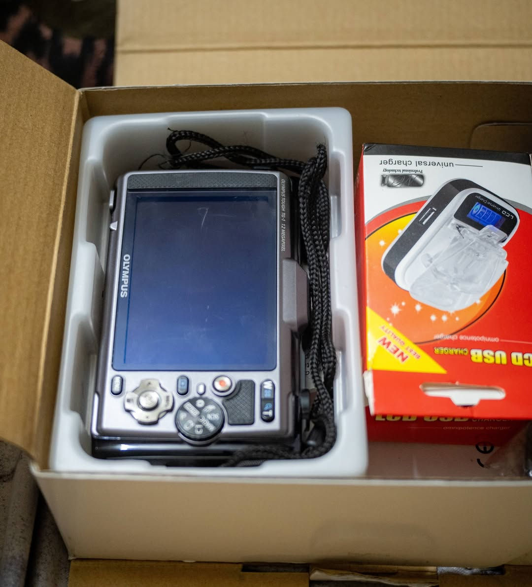 كامرة برمائية Olympus TG-1
بالكارتونة نظافة 95% وياها شاحنو وبطارية جدد
مقاومة للماء حتى عمق يصل إلى 12 متر
مقاومة للصدمات والسقوط
مقاومة للغبار والتجمّد
عدسة عالية الجودة بفتحة واسعة (f/2.0) لأداء ممتاز في الإضاءة الضعيفة
تصوير فيديو عالي الدقة Full HD
حجم صغير وسهل الحمل 
بيها هواي اوضاع وفلاتر 
125 الف وبيها مجال بسيط💲💲


**إذا كنت صاحب هذا الإعلان وتريد حذفه لأي سبب، رجاءا أرسل رسالة إلى الدعم الفني**