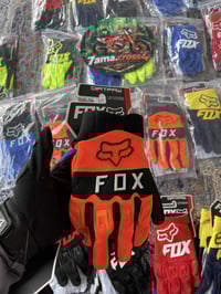 السلام علیکم دەستکێشی مارکەی Fox تایبەت بە ماتۆری کڕۆس و ئیندۆرۆ بە هە...