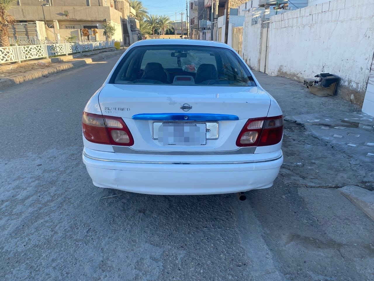 السلام عليكم للبيع سيارة سني موديل 2000 رقم انبار انكليزي تحويل مباشر اللون ابيض بلادي كير اوتماتيك مكينة خير من الله بيه صبغ بابين بدون دواخل 
السعر 68 وبيه مجال 
 م/ النمره الرابعه متنمر 
العنوان الرمادي 
الرقم ***********
