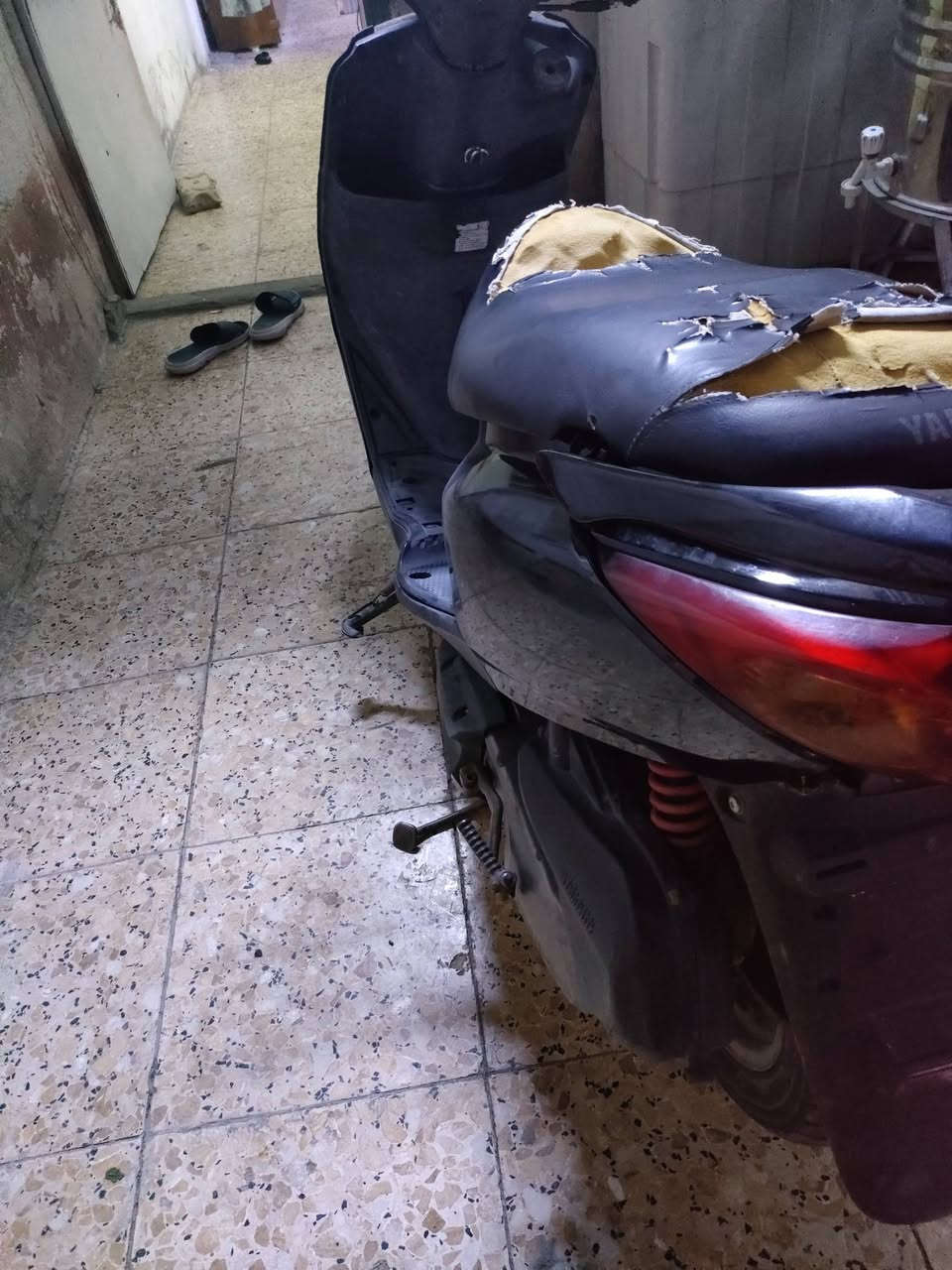 سلام عليكم بريز كفرات اصلي ختم واحد من الطول لطول مكينة مامفتوحة كابريتر بلادي اوراق كامله قفل ستيرن قفل صندوك مكاني بغداد الحسينيه *********** السعر 500 وبيها مجال
