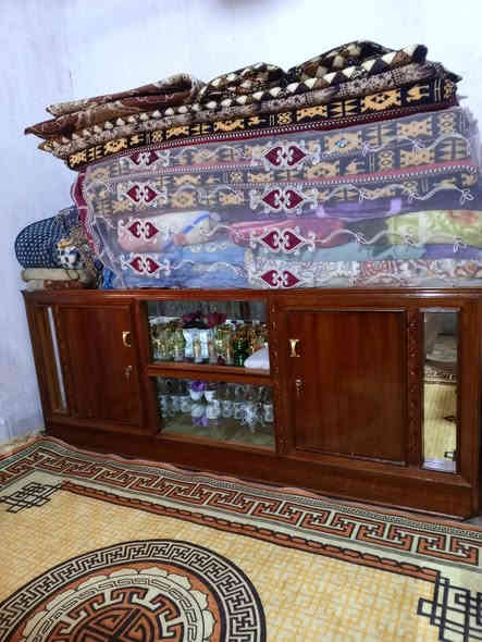 السلام عليكم بوفيه احطاطه بلوك سعره 250 بيه مجال مكان التاجي *********** / ***********
