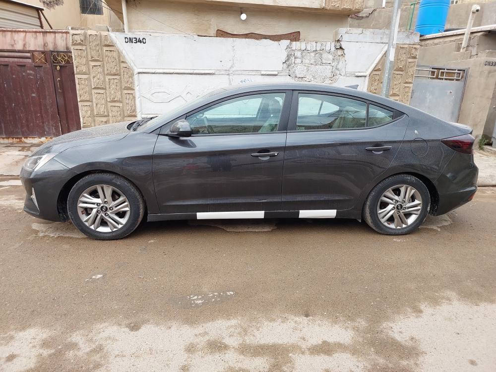 السلام عليكم هونداي النترا موديل ٢٠٢٠ محرك ٢٠٠٠ دوش كير سي في تي وارد امريكي حادثها موضح بالصور بدون ايرباك شاشه كار بلي تحكم ستيرن كاميرا كهربائيات كلهه تشتغل داخل نظيف جدا صدر امامي وخلفي ممتاز تخم تاير نظيف جاهزه بدون نقص بيها صبغ قطع ابيع حزام دواخل مكفوله سياره جاهزه تريد تحويل او وكاله مكانها بغداد الدوره ابو دشير هاتف *********** سعرها ١١٨ بغداد, العراق
