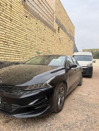K5 موديل 2021  وارد امريكي حادثها جاملغ خلفي بارد و بنيد مكينه 1600 تي...