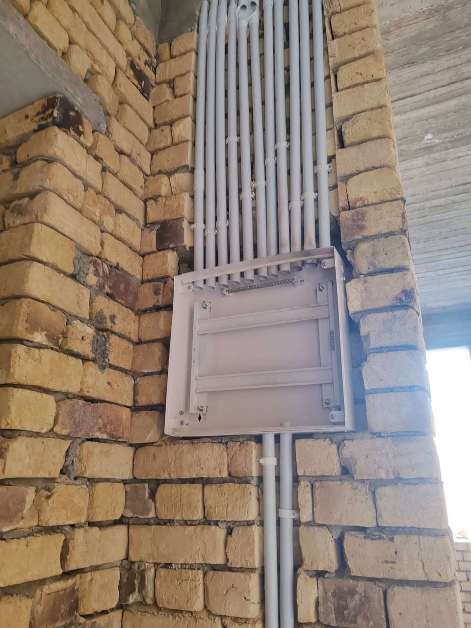 # ليس الوحيدون ولكن الافضل💡🔌🧰

👈 معنى الابداع للتأسيسات الـكهربائـية الـحديثة وأنظمة.                            التحكم الآلي وتنصيب منظومات المراقبة 🎥   

                #تنفيذ_مخططات_هندسيه👷🏻‍♂️🇮🇶

👈 تنفيذ جميع المخططات والتنادر الكهربائية 📉📐⚡️

👈  تنفيذ جميع أنواع ديكورات الانارة الداخلية
    والخارجيه من لدات البروفايل والاناره 3D 💡

👈 تأسيس كافة المباني والمؤسسات الحكومية والمحلات    التجارية والمنازل 🏛🏡🏢

👈 نعمل بكادر مميز وذو خبره في مجال الكهرباء ⚡️🔌

👈 احد اعمالنا الكهربائية 👨‍🔧🔌💡🧰

👈  تشطيب نهائي لاحد الدور السكنية في محافظة واسط       
الحبيبه.. 🤩🇮🇶🇮🇶🤩❤

            🎀 نتمنى أن ينال اعجابكم 🎀

☎ 📞 ***********

☎ 📞***********

مساحه 200 متر طابق واحد
السعر مليونين و 400

مساحه 100 متر طابقين
السعر مليون 600
منقبل كوادر معحترفه
