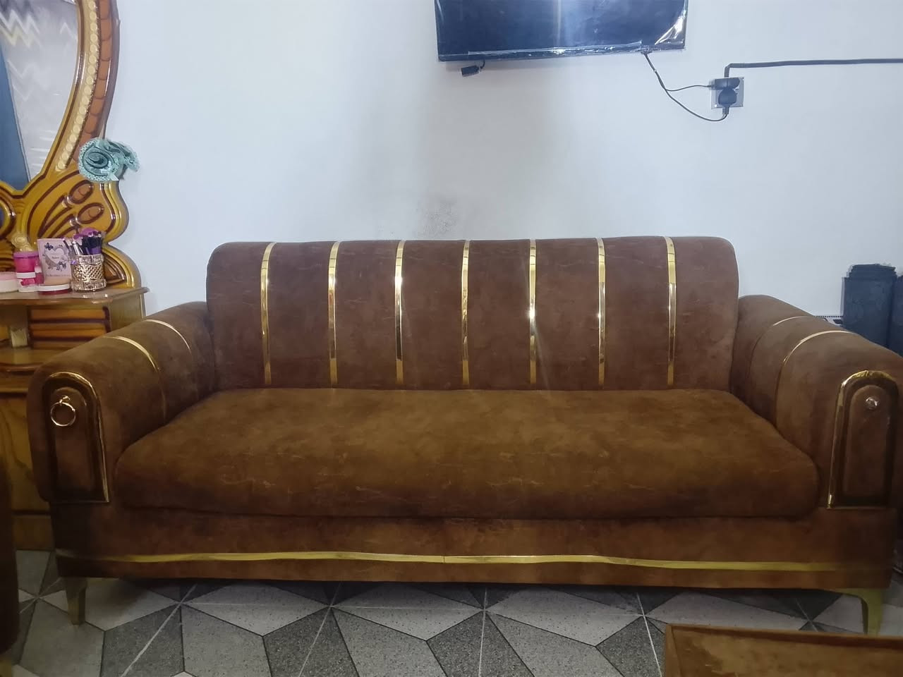 تخم 7مقاعد كلش نضيف ستخدام قليل سعره 225 العنوان بغداد الحسينيه رقم الهاتف ***********
