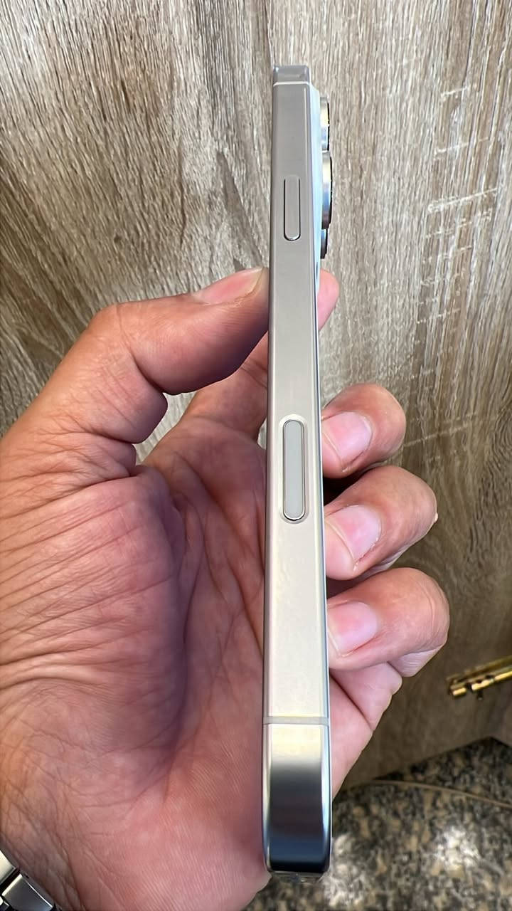 السلام عليكم
١٦ بروماكس ذاكرة ٢٥٦
بطارية ١٠٠ دورات ٢٥١
شريحة الكترونية e sim 
الجهاز كامل ملحقات كارتون وكيبل ممستخدم
مكفول من الفتح والخلل وبي ضمان شكد يعجبك
السعر مليون و٢٥٠ مجال قليل
مكاني زيونة
***********
