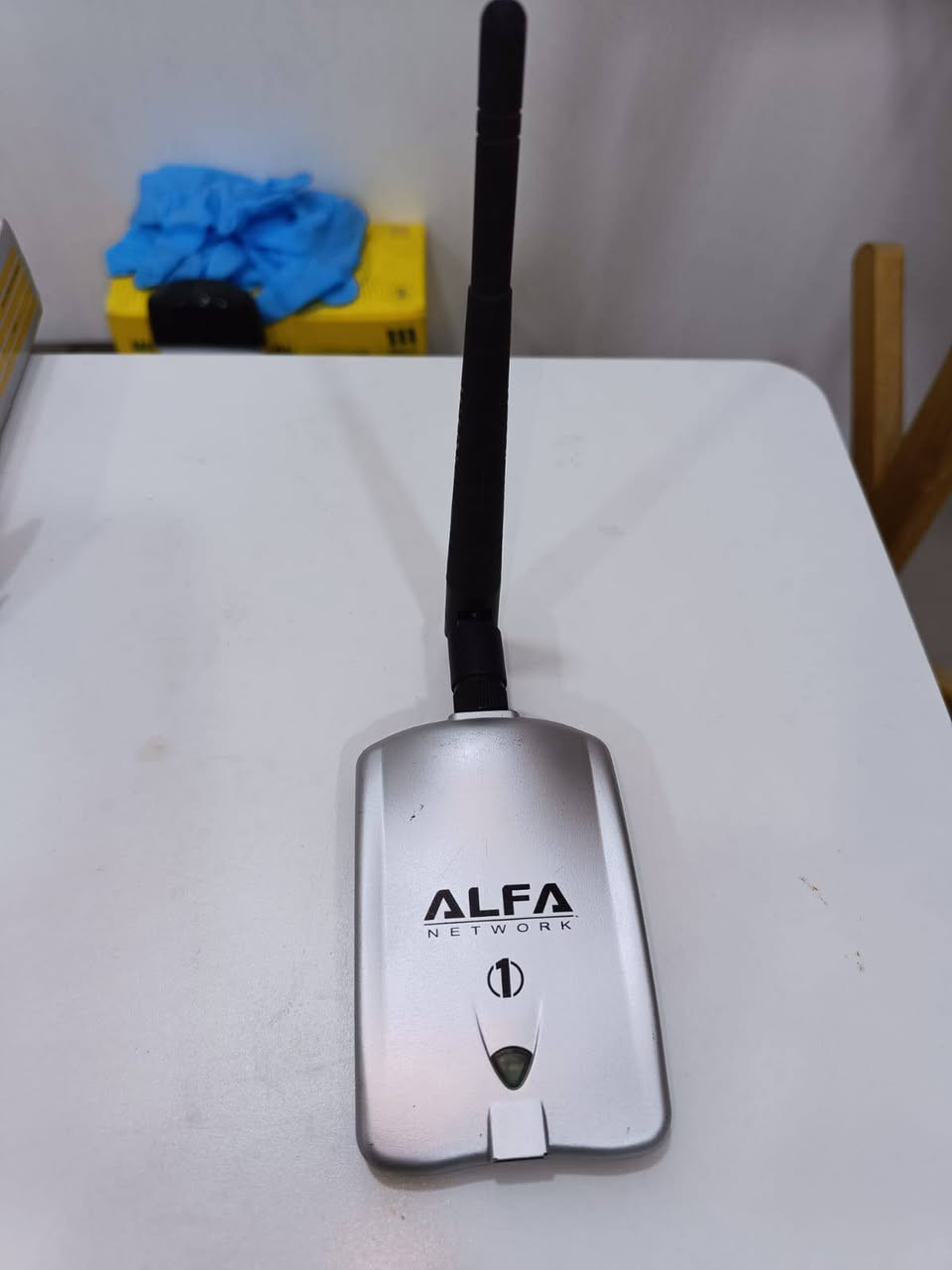 الفا نتورك الشهيرة وايفاي ادابتر للهكر تايواني alfa network wifi adapter موديل AWUSO36H


**إذا كنت صاحب هذا الإعلان وتريد حذفه لأي سبب، رجاءا أرسل رسالة إلى الدعم الفني**
