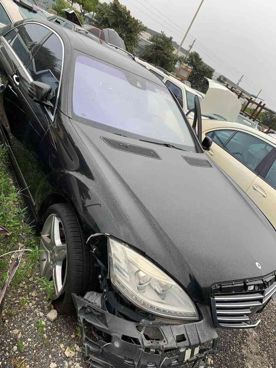 أدوات سيارات مرسيدس ٢١١ او ٢٢١ مكاين ٣٥٠ او ٥٥٠ حداده ابواب  غرف دب جانبو ام عيون مرور شبح غواصة الشيخ عمر الشارع الثالث ***********
