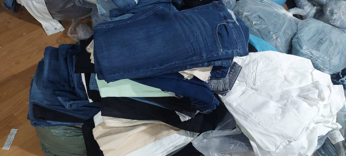 شروة بنطلون جينز رجالي ونسائي. عدد 4000.  قطعه سيريات مكسره تركي.   الوان. السعر للقطعه 1.35دولار.     اقل طلب نص الكميه.


**إذا كنت صاحب هذا الإعلان وتريد حذفه لأي سبب، رجاءا أرسل رسالة إلى الدعم الفني**