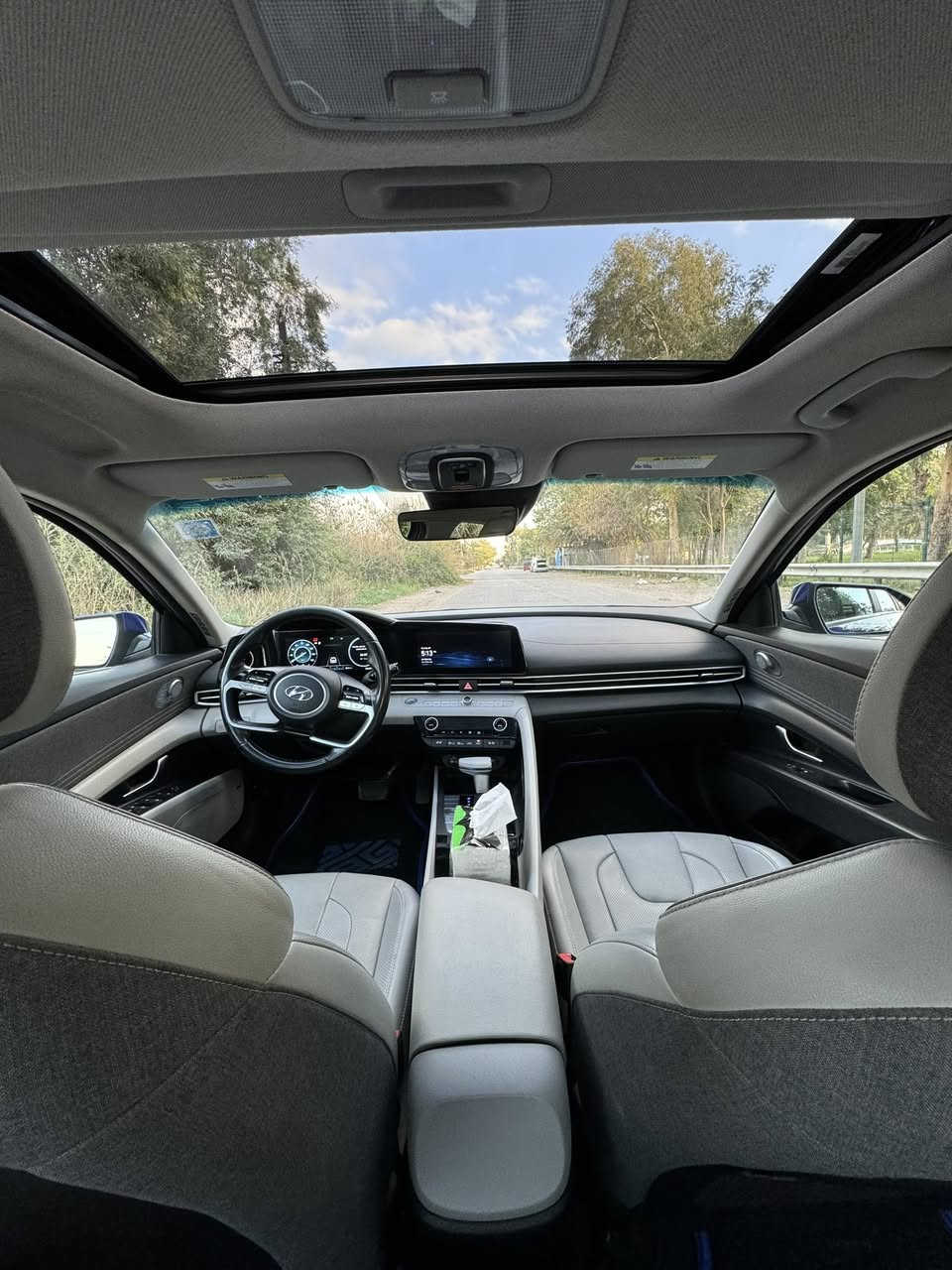هيونداي الانترا 2023 هايبرد . 

اللون :ازرق 

السياره صبغ ربع البنيد بدون ايرباك 
مكفوله من الغد والشاصي والدواخل  

المواصفات :- 

1بصمة+سلايت 

2 -كاميرا خلفية دوارة 

3 - شاشة كبيرة  ( جي بي اس ) 

4- ماشيه 54

5- لايت زنون

‏6- Android auto & Apple car play

7- منافذ USB أمامي

8-سستم صوت متكامل 12 سماعة (bose) 

9- تحكم ستيرن جهتين

11 - بصمة باب لمس + بصمة تشغيل عن بعد

12 - رادار  أمامي ( توكف من وحده اذا شي كدامه ) 

13- كشنات  جلد &تبريد وتدفئة الأمامية والستيرن تدفئـة 

14 - أشارة بالمريا الجانبي

15- صندوق ذكي يفتح عند الأقتراب 

16- ويل كب رياضي 

18 - شاحن لاسلكي 

19 -أوتو هولد

20 -سايد بريك بصمة 

21-ثلاث أنظمة قيادة

22-حساس امامي خلفي

23-تبريد بيانو

24-نظام خروج الآمن عند فتح الأبواب لتفادي مرور السيارات قرب الأبواب الجانبية 

25-نظام محافظة على المسار 

26-كشنات جلد  ابيض

27-فتحة سقف

28-أوتو بريك عند الرجوع إلى الخلف في حال وجود سيارة أو شخص  

29_ دمام امامي خلفي

30_اكشانه تدفئه وتبريد +كشن سائق كهرباء + خزن ميموري 

31 السيارة هايبرد 

وبيها بعد كومة مواصفات آخرى  

الرقم :بغداد الدولي الجديد سياره بأسمي تحويل ثاني يوم 

السعر158 وبيها مجال 
مكانها بغداد/الشعب او الاعظمية
للاستفسار***********
