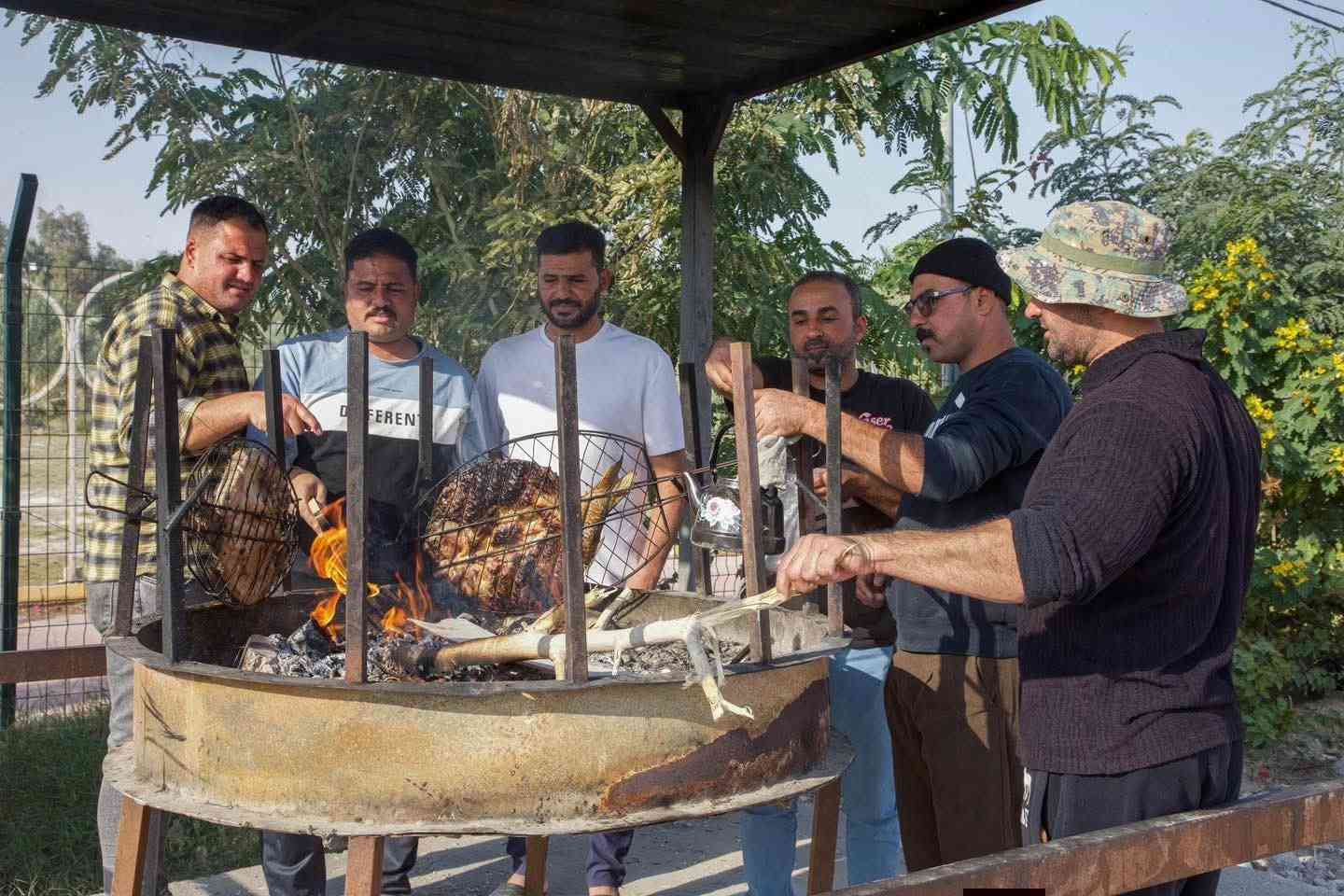 🌙رحــلات رمــضــان ويـانـه غـيـر 🌙
🕌 رحلة الى كربلاء المقدسة🕌
📅 كل يوم جمعة - الانطلاق الساعة 2.30 ظهراً
💵 السعر: 6 آلاف فقط!
✨ تتضمن:
✅ مدينة وحدائق الحزام الاخضر 
✅ زيارة مرقد الامام الحسين (ع)
✅ زيارة مرقد الامام العباس (ع)
♦️ دخولية المدينة مجاناً 
♦️ جلسات للعوائل مجاناً
✳️ يوجد داخل المدينة مكان مخصص للشواء حسب رغبتكم او جلب وجبة الافطار 
✳️ السعر يشمل النقل ذهاب واياب مع ضيافة داخل الباص 
للحجز والاستفسار 
 ارسلوا لنا رسالة على الصفحة 📲 أو اتصلوا على الأرقام التالية:
📞 *********** واتساب
📞 *********** واتساب
عنوان الشركة ➖ حلة حي الزهراء قرب مجسر الام مقابل مصرف الرافدين
