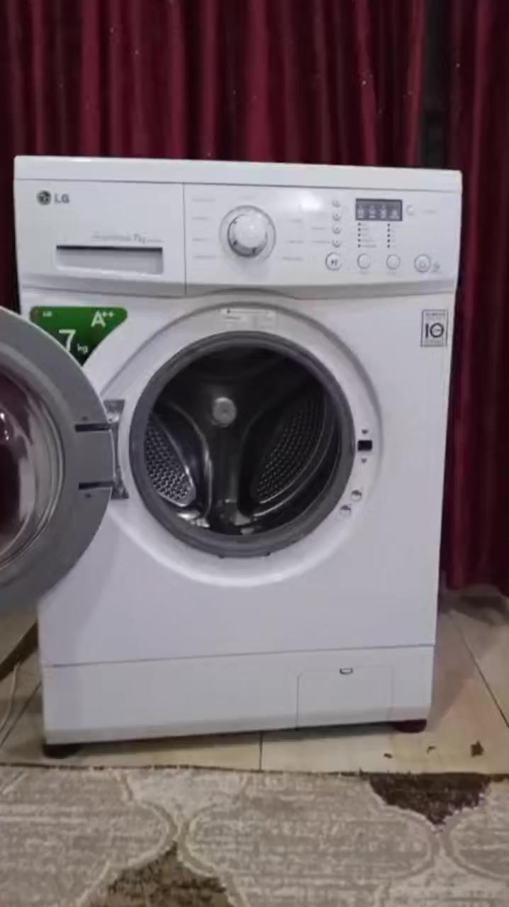 غسالة 7كيلو LG اصلي اربيل بحركه السعر 175 الف شغاله شرط بلادي وضع شركة
***********
***********
