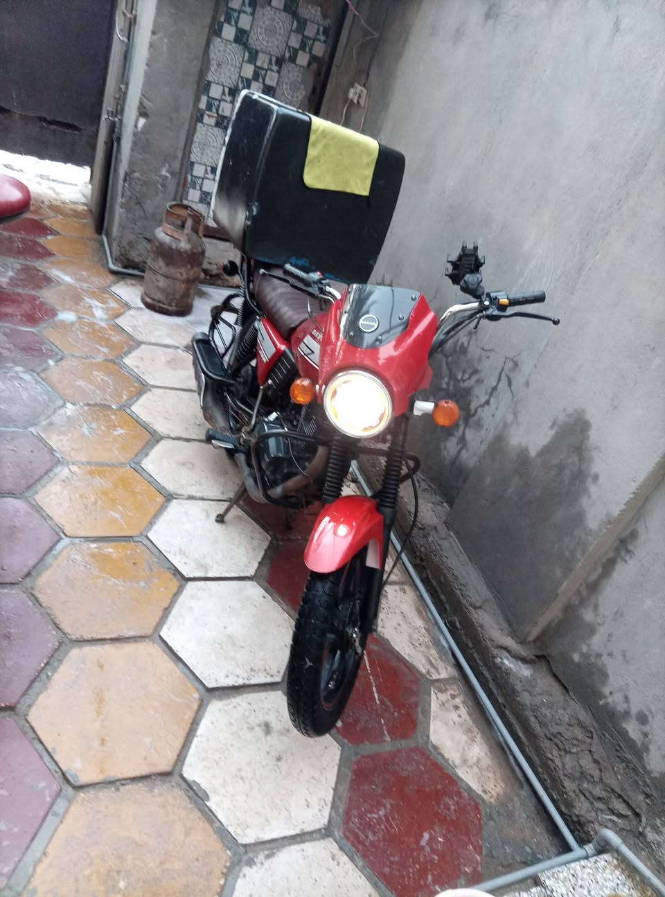 سلام عليكم شباب دراجه دايون البيع موديل 20 دراجه جاهزيه من كلشي مابيه نقص رايده مليون وميتين وبيه مجال ماتواجد عل فيس فقط واتساب وعل رقم *********** ونضافه نفس البصوره  الحد يكسر بحلال لعالم واني خادم الكم مكاني بل حله شارع حي العسكري
