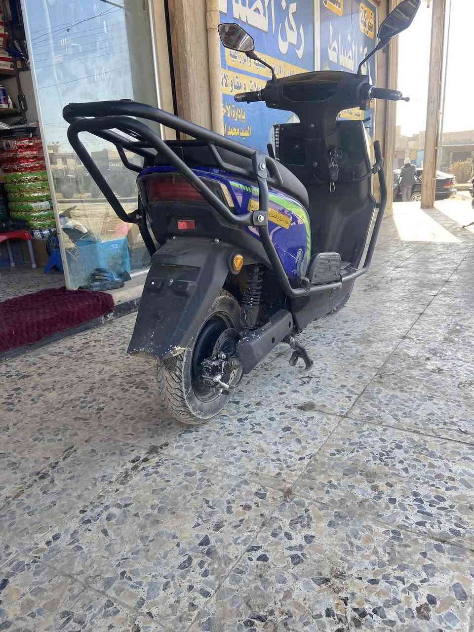 السلام عليكم دراجه شحن للبيع سرعه ٨٠ نظام بك ابرك خلفي امامي هيدورليك. شاد بطاريات تخم جديد صار ٥ ايام السعر ٧٥٠ وبيه مجال. رقم ***********
