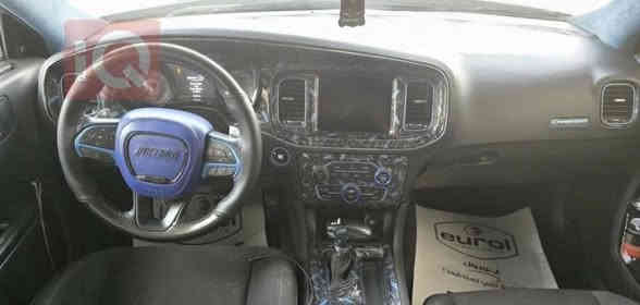 سلام عليكم 
جارجر rt سوبر تراك باك 2022
 محرك 5700 دفع خلفي
حادث جاملغ  امامي اليمنه وبنيد 
والجاملغ الخلفي اليمنه مصبوغ بالعراق يعني ٣ قطع

شاشه جبيره كاميره خلفيه
بصمه
تحكم سوبر تراك مود
وباقي المواصفات المعروفه مال جارجر
ولف حماوه وبلكات ريسنك
 اكزوز دبات سود مالsrt

شادلها بنيد مال هيل كات ودعاميه srt
ليدات اماميه اوركال متغير تحكم بالتطبيق 
منظومه مال عدسات  
 سقف روز رايز مضيئ تحكم بالتطبيق
بلكات ريسنك  +ولف حماوه ريسنك 82
ملاحظة : السياره بيها مكانات بارد متعدده 
  الكير والمحرك بلادي
السياره رقمها اربيل والسنويه بأسمي تحويل او وكاله
رايدها ب 195 ورقه 
مكان السياره بغداد حي الجامعه
***********
