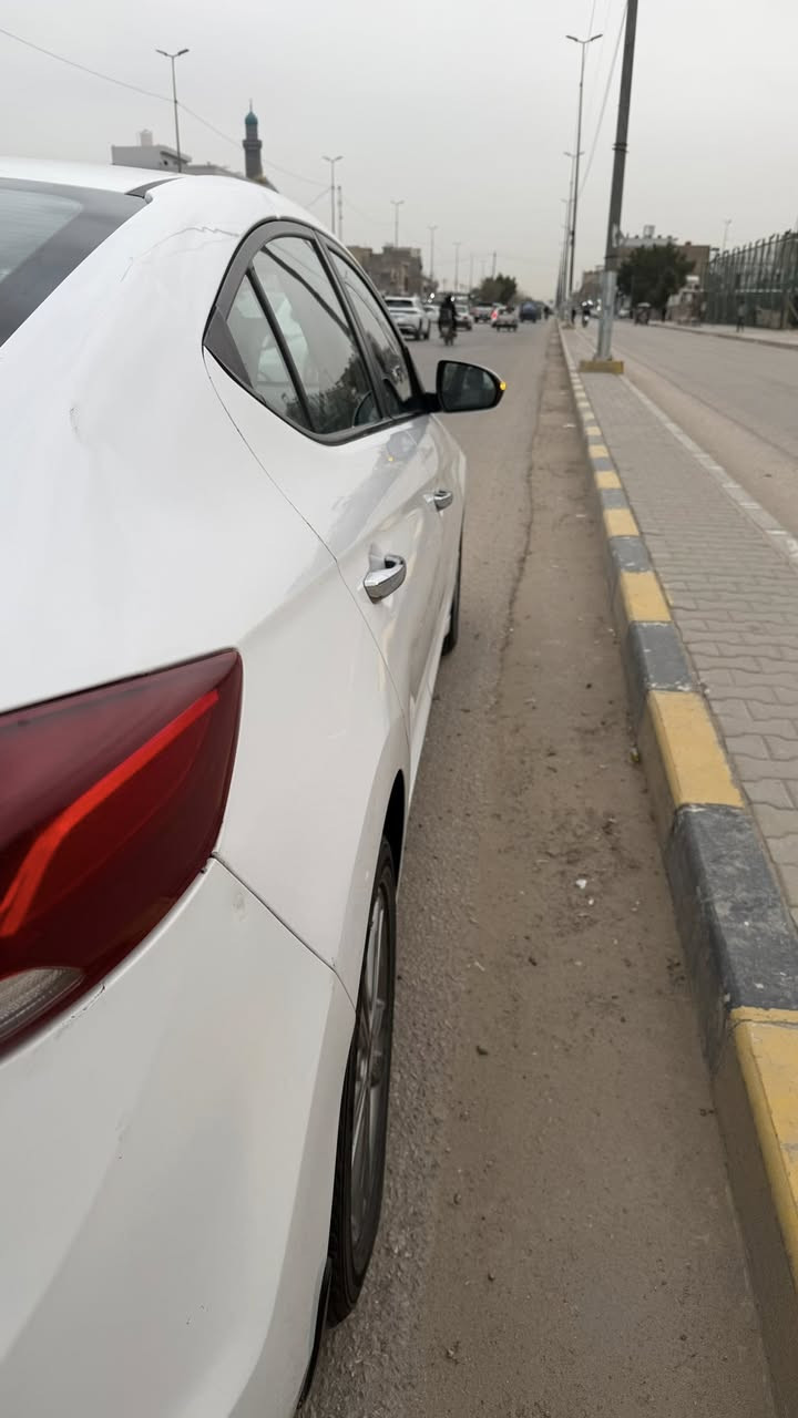 النترا ٢٠١٧ سياره جديده بأسمنه سنويه جديده 
سياره قطعه وحده صبغ بيهه سياره فول عدا البصمه محرك ٢٠٠ دوش خليجي  حساساي امامي خلفي فتحه مري شفط كامرة تحكمات سياره تخم تاير جديد حداديه جديده فقط التبريد ميشتغل كمبريسر موديل خليجي 
عنوان / نجف 
السعر /135 سونار مرفق مع الصور 
الرقم /***********
