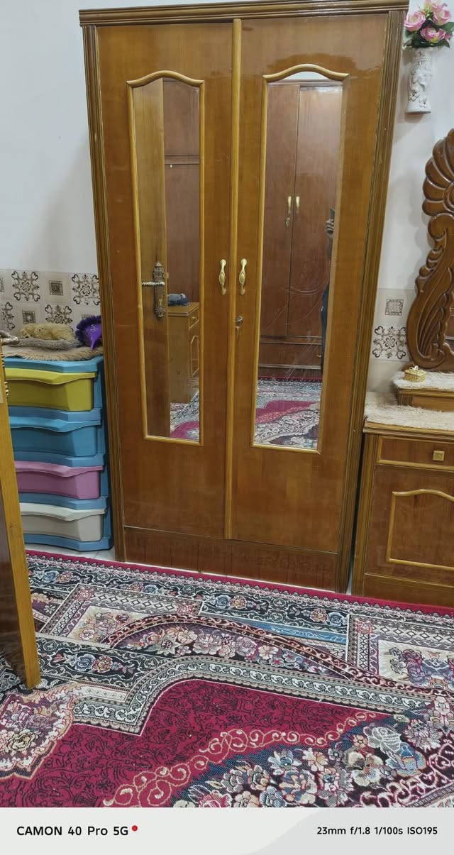 غرفة تسكام عراقي بحالة جيدة  السعر 500وبيها مجال بسيط عنوانها كربلاء الرشدية للاستفسار 
***********
