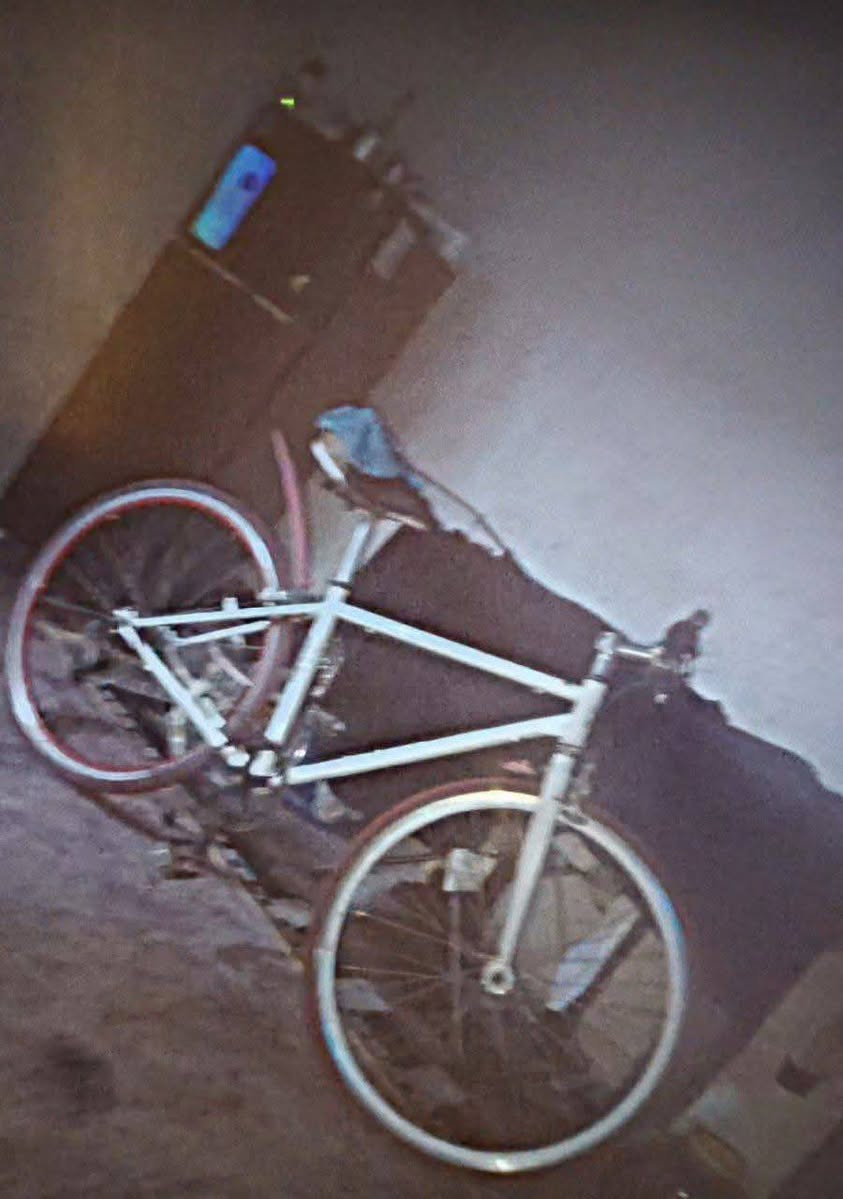 بايسكل c700 ياباني ماركة CI اسم بایسکل SPEED🤍.
28 حجم🔥. 
عکرب 6 نمر شیمانو🤍. 
بريكات ماركة شيمانو شغالات ثنينهن🔥🤍. کشن طبي🤍. 
استاند🔥. 
دراجه خفيفه وسريعة🤍. 
نضيفة وراقية🔥. 
سعره 60🤍. 
تواصل خاص او على رقم واتساب🤍. 
***********🔥. 
مكاني بغداد الكاظمية🤍.
