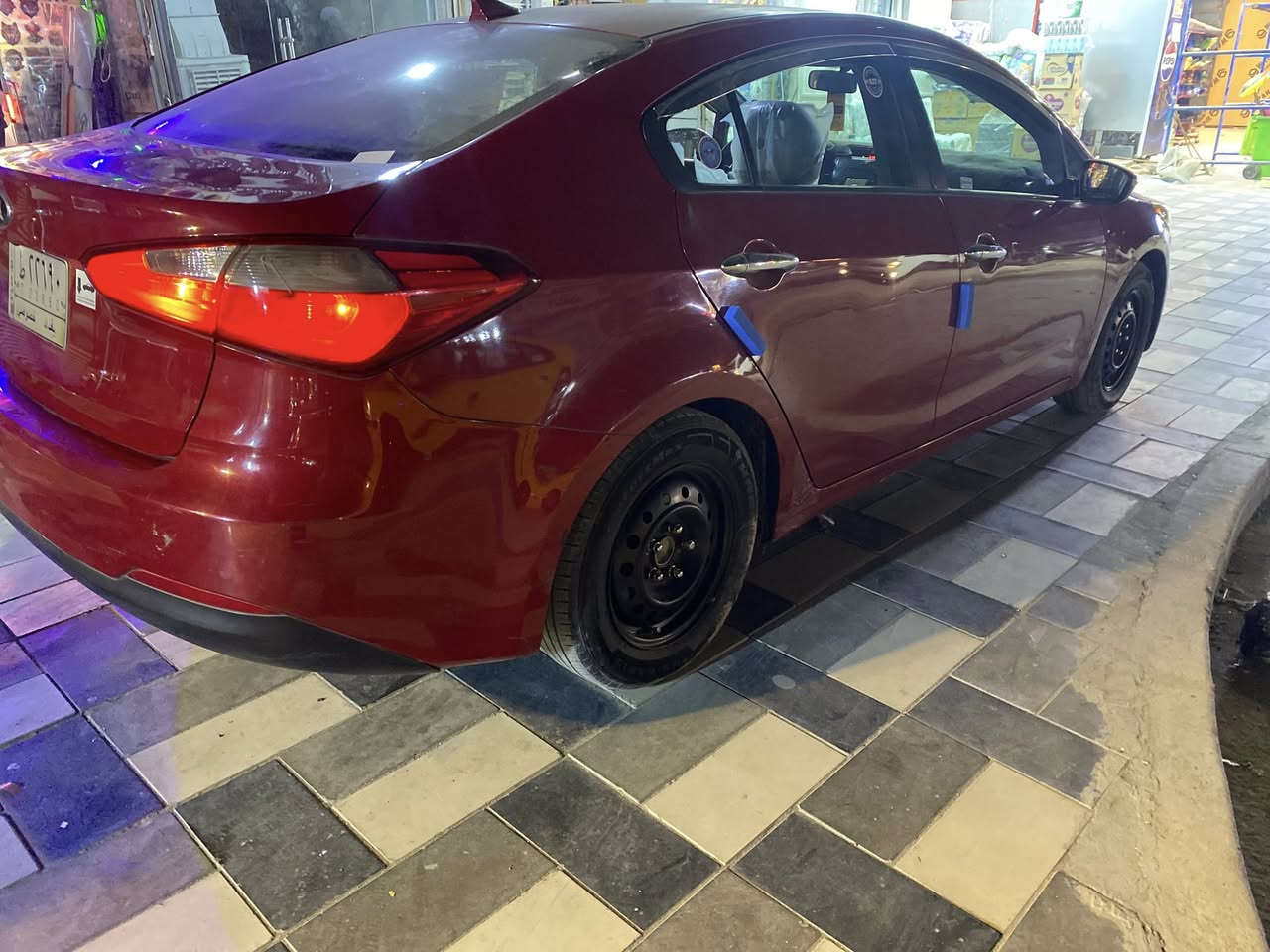 سلام عليكم من رخصت الادمن المحترم 
كيا فورتي مديل ١٦ امريكي حادث بنيد بدون دواخل 
سونر موجود بل نشر مكينه ٢٠٠٠ دوش ممفتوح 
كير صدر تبريد تخم تاير جديد سنويه جديده 
تحويل مباشر جاهزه من كلشي مكان سياره بغداد شعب السعر ١١٥ وبي مجال كلش بصيط 
***********
