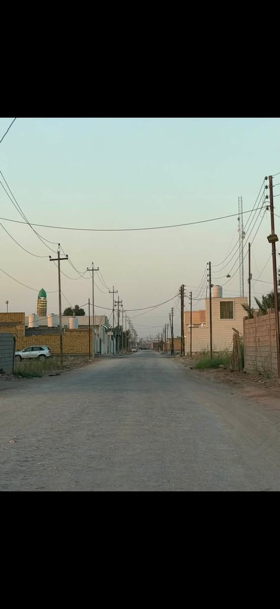 ٤٠٠ م حي الجوادين نزله ثالثه على شارع ١٢ م قرب حسينية الامام المنتظر وعلى شارعين ترهم ٤ ميايه يعني لو ٤ نفرات يشتركون بيهم كل واحد ١٠٠ م يعني تتقسم شمنتظر خلي فلوسك بالمكان الصح وال ١٠٠ م السعر ٣،٢٥٠ بلاش القطعه كامله ٦،٥٠٠ هاي شنو الله يديمك يارخص لاستفسار ***********
