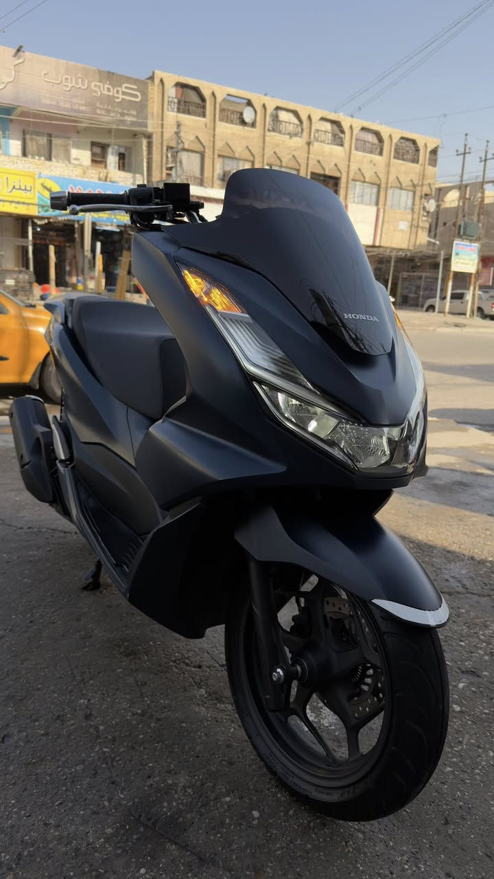 السلام عليكم
Pcx الجيل الرابع 

اخوان دراجة جديدة (يابانية) اني ماخذها زيرو جنيتها سنة وماشية تسعة الاف اللون نيلي طافي (مات) مكفولة كفالة عامة من كلشي تجي تفحص وعيني الك وشرط احلى من صور اوراق الدراجة كلها كاملة موجودة مع المنفيس مكاني بغداد الشعب 

السعر 34 ورقة 

للاستفسار: ***********
