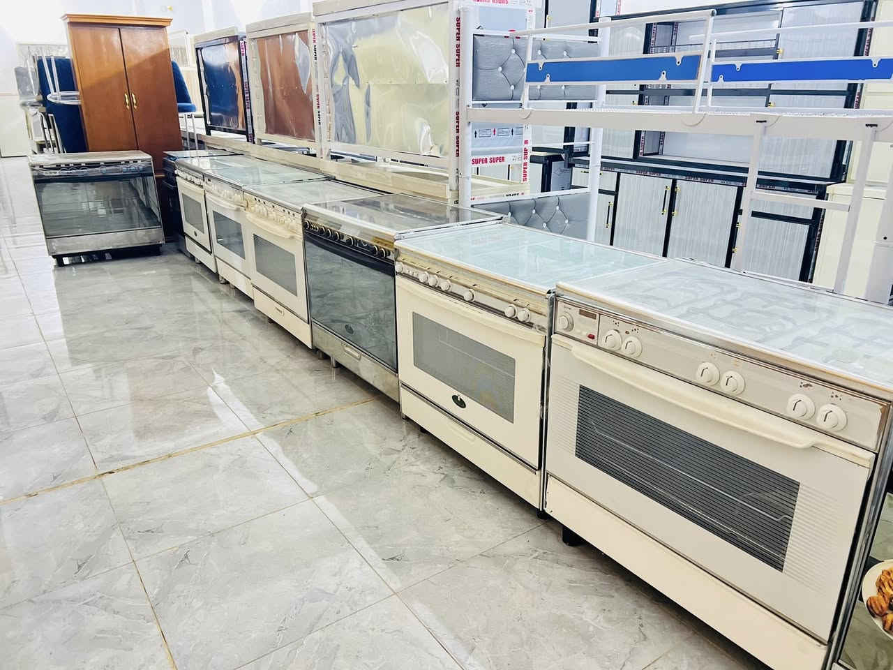 معرض معتز العبيدي  للأثاث الجديد والمستخدم 
العنوان الضلوعيه الامين  السعر عل رد واني خادم  عل رقم ***********. بي واتساب   رجأ الي مو شراي لا يتعبني ولا اتعبه   المكان  كل اتي تعبر جامع الامين 
كبال مشتل الورود الامين 
وقت الدوام من 8 صباحن لحد 8 بليل 
وحي الله بكل وقت
