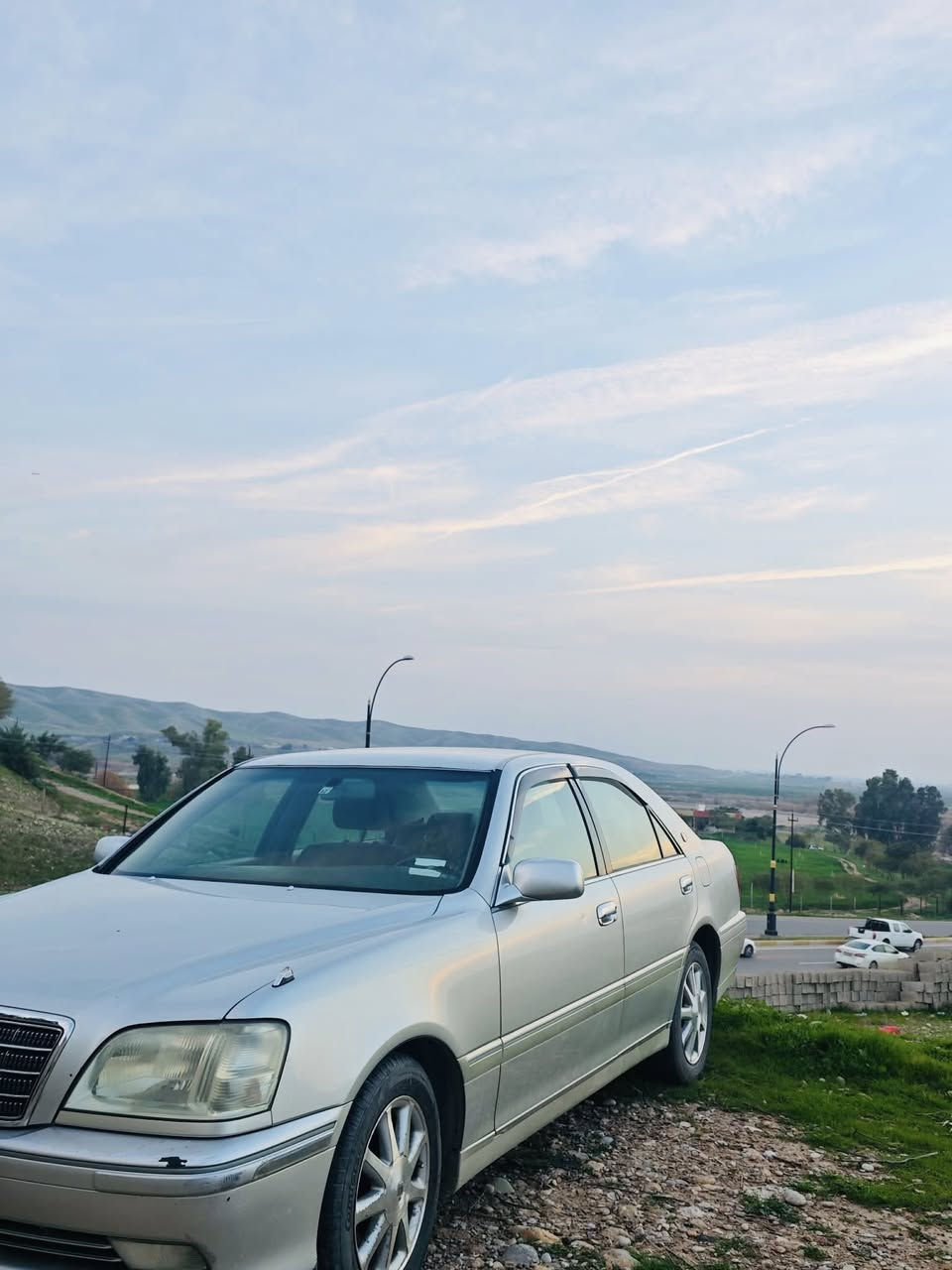 مەلیکەی مووس ناوزەرد
مەکینەبچوکی دیفۆڕ 

یەک پارچە بۆیاخی هەیە
کۆدی بۆ کراوە
بۆ فرۆشتن گۆڕینەوەیش دەکەم 

***********
