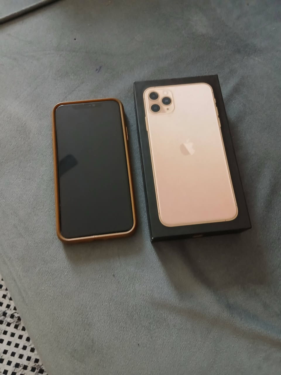 السلام عليكم ايفون 11 برو ماكس مكفول من الشخط جديد بلادي بطاريه ٩٣ ذاكره ٢٥٦ كامل ملحقات يرهم بيع ومراوس فقط ب ايفون مكاني حله مركز  ***********
