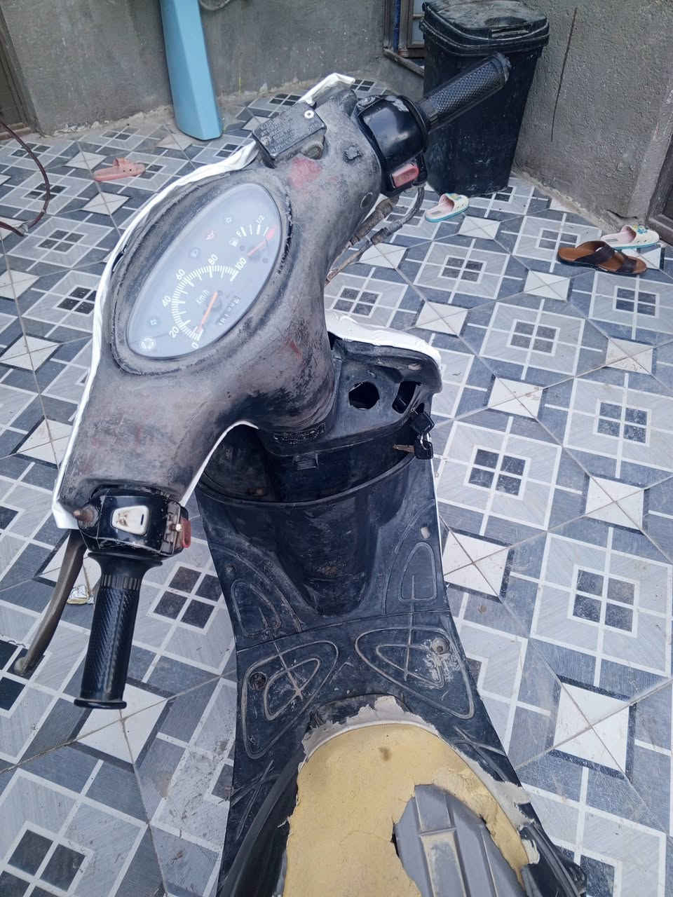 دراجه اللبيع محرك نضيف كلش كهربايات بيهن قطع بصيط كلهن شغالات سلف بس باتري عوزه مكاني كربلاء *********** 200
